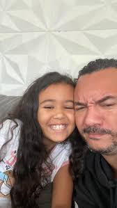 É transmimento de pensação que se fala, né?, Uma brincadeira simples que  rendeu boas risadas e fez a gente perceber que somos bem parecidos.  #diversao #filha❤️ #paidemenina👸 #paternidade