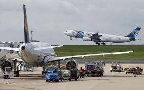 L'egypte a affirmé jeudi que des traces d'explosifs avaient été trouvées sur des victimes du crash d'un avion d'egyptair reliant paris au caire le 19 mai le vol ms804 s'était abîmé en mer méditerranée entre la crète et la côte nord de l'egypte après avoir soudainement disparu des écrans radars. Crash D Egyptair L Avion N Aurait Jamais Du Decoller Le Parisien