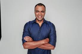 Além de comentarista no programa jogo aberto, da band, ele também é o novo embaixador de la liga, o campeonato espanhol. Denilson Completa 10 Anos Na Band E Relembra Inicio Na Emissora Um Mes De Contrato Na Epoca Lance