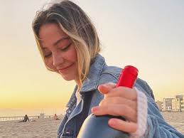 She is known for her starring role as sarah cameron on the netflix teen drama series outer banks. Outer Banks Stars Chase Stokes And Madelyn Cline Are Official Tv Shows Ace