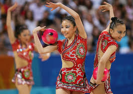 La tragedia della grande guerra portò con sé anche i giochi della vi olimpiade, che avrebbero dovuto tenersi a berlino, e finì per influenzare massicciamente anche l'edizione del 1920. Team Della Cina Ai Giochi Olimpici Di Atene 2004 Grecia Ginnasta Olimpiadi Ginnastica