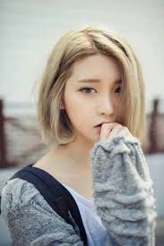 MINIMAL + CLASSIC: side swept bob