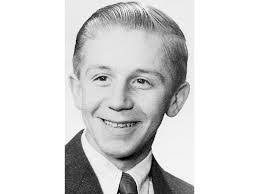 Anita Estabrook's Instagram, Twitter & Facebook