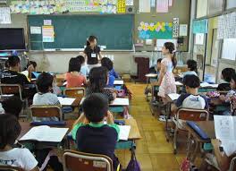 Peringkat sekolah rendah (6 tahun) pendidikan di jepun adalah wajib untuk semua rakyat yang berumur antara enam hingga 15 tahun. Top 12 Fakta Tentang Sekolah Jepun Yang Perlu Anda Ketahui