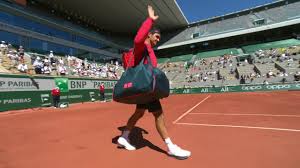 Roger federer said sunday he was withdrawing from the french open despite having reached the fourth round, opting to focus on his primary objective of winning a ninth wimbledon title. French Open Tennis Watch As Roger Federer Gets Huge Ovation On Return To Roland Garros In Paris Tennis Video Eurosport