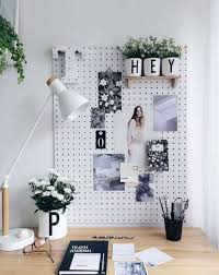Demikian postingan mengenai hiasan dinding kamar kos dekorasi kamar yang dapat kami sajikan di waktu ini. 42 Dekorasi Kamar Tidur Artistik Unik Cantik
