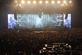 Le 5 juillet 2017, johnny hallyday achevait sa tournée des vieilles canailles par un concert au festival de carcassonne, aux côtés d'eddy mitchell et de jacques dutronc. Videos Johnny Hallyday En Touraine De Grandmont Au Grand Hall