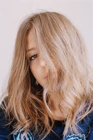 A seulement 18 ans, adèle exarchopoulos a déjà commencé une carrière très prometteuse, en. Lea Seydoux Selects Adele Exarchopoulos Dazed