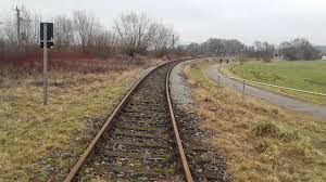 Gerade wenn sich der fahrplan an der haltestelle gessertshausen bahnhof durch den zuständigen verkehrsbetrieb in markt wald ändert ist es wichtig die neuen ankünfte bzw. Datei Abzweig Staudenbahn Bahnhof Gessertshausen 2 Jpg Wikipedia