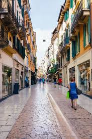 In Fair Verona Love And Olive Oil Italy Street Shopping In Italy Verona Italy