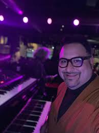 Dennis Guevara (@DGche)