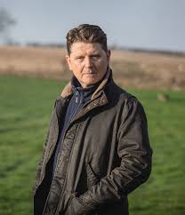 The original regular characters who appeared in the first episode consisted of just 9. Emmerdale Announces Two New Characters For This Spring