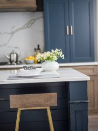 Find the perfect kitchen & dining furnishings at hayneedle, where you can buy online while you explore our room designs and curated looks for tips, ideas & inspiration to help you along the way. Close Up Of Navy Blue Modern Farmhouse Kitchen Island With Decorative Columns An Landhausstil Kuche Chicago Von Dura Supreme Cabinetry Houzz