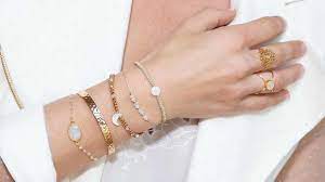 (1) bos gelang wanita batu mirah siam motif bunga korea emas putih keren tali elastis merah terbaru mewah 2021. Harga Perhiasan Semar Dan Ubs 27 Januari Emas Kuning Dan Putih Tirto Id