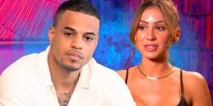 Love you all 💕😘💕We need 900 hellos from 900 lovely fans ❤️✨