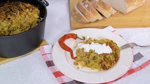 Ardelenii mănâncă sarmale destul de rar, preferând varza a la cluj pentru că este delicioasă şi uşor de pregătit. Reteta Varza A La Cluj Bucataras Tv Youtube