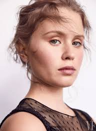 Sharp Objects Star Eliza Scanlen Holds Her Own Opposite Her Childhood Idol Celebrities Hairstyle Beauty