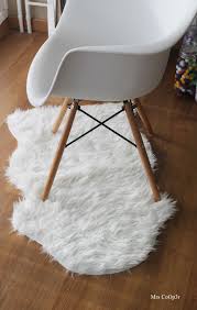 Tapis Imitation Peau De Mouton Ikea Avec Images Tapis Peau De Mouton Tapis Deco Tapis Mouton