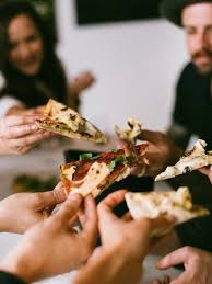 Abbiamo invitato i nostri amici a cena. Una Cena Tra Amici A Settimana Fa Bene Alla Salute Westwing