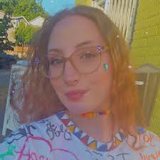 Watch this "popular" video of Ariana Grande taking her grandma to see the  #Wicked movie. 💖 https://trib.al/rQf4GUf