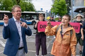 Beim Sommerspaziergang: Klimaaktivisten stören Röstis Ausflug