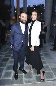 She rose to fame with her debut single, candy. Who Is Taylor Goldsmith All About Mandy Moore S Husband
