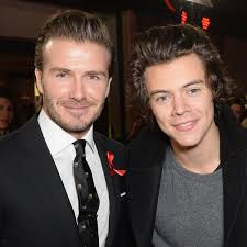 Harry styles taglia i capelli alla james dean (un'idea per andare dal parrucchiere in lockdown). Photos From Harry Styles Famous Friends E Online