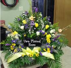 Urn Spray For A Cremation Service Wildflower Look Turner Flowers Of Ottawa Kansas Sympathy And Funeral Arrangements Funeral Flowers Floral Arrangements