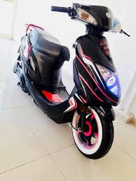 Elektrikli otomobiller gibi, elektrikli motosikletler de hala evrimlerinin ilk aşamalarındalar, ancak performans ve kalite açısından gazla çalışan motosikletlere hızlı bir şekilde yetişiyorlar. Kuba K8 Emc Garage Elektrikli Modifiye Center Facebook
