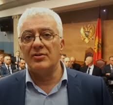 Andrija Mandić poručio da se Milo mora skloniti sa predsedničkog mesta  demokratskim putem