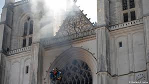 Maybe you would like to learn more about one of these? Autor De Incendio En Catedral De Nantes Seria El Asesino De Un Cura En Francia Europa Al Dia Dw 09 08 2021