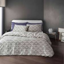 Copripiumino per letto matrimoniale in diversi colori, design in cotone e lino ricamato made in questo completo sacco copripiumino e federe per il letto matrimoniale presenta un carattere. Ardea Completo Copripiumino Matrimoniale Somma 21070