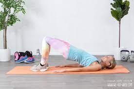 Lege sie nie direkt unter deinen unteren rücken. 9 Lendenwirbel Ubungen Gegen Schmerzen Im Unteren Rucken