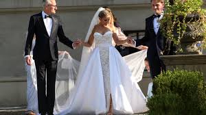 Die sylterin wuchs in einem. Sylvie Meis Dieses Traumkleid Trug Sie Bei Der Hochzeit Mit Niclas Castello