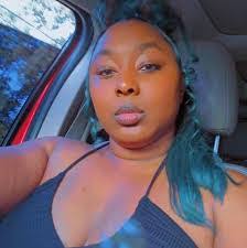 Nina Rainey's Instagram, Twitter & Facebook