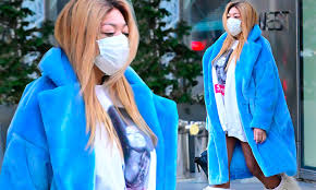 The person in charge of wendy's is reddit user chillznda, cramer said on mad money. Wendy Williams Ditches Pants To Wear Supreme Sweatshirt Beneath Icy Park Coat In Frozen Big Apple Daily Mail Online