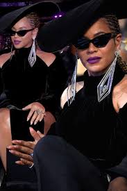 Y'all, i have to be honest: Grammys 2018 Fans Voice Serious Concern For Beyonce As Singer Wears Enormous 70 Carat Diamond And Titanium Custom Made Earrings To Grammy Awards How Does Bey Beyonce Beyonce Earrings Beyonce Giselle Knowles Carter