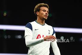 Dele alli is an english footballer who currently plays for premier league club, tottenham and the england football team. Dele Alli Dilaporkan Akan Meninggalkan Tottenham Hotspur Republika Online