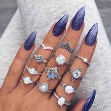 Here's another christmas nail design in pink and silver that will make you want to recreate it asap! Tumblr Nail Art Aesthetic Nail Art Ideas