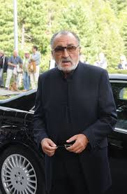 He is now one of the wealthiest men in romania according to the 2005 issue of capital top 300 wealthiest. Ion Tiriac Hat Bis 2002 Auch In Stuttgart Ein Turnier Veranstaltet Stuttgarter Zeitung