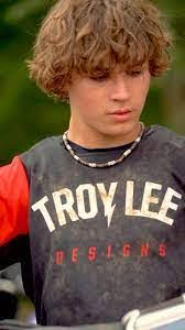 Nate Hummel's Instagram, Twitter & Facebook