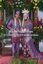 Khusus buat kamu, cewek muslim millenials yang sedang survey desain baju pengantin, ini dia inspirasi gaun pengantin muslimah bergaya modern. Pasangan Rias Pengantin Muslim Kebaya Ungu A Photo On Flickriver