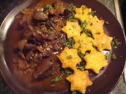 Das Perfekte Hirsch Im Himmel Rezept Mit Bild Und Einfacher Schritt Fur Schritt Anleitung Den Hirschgulasch W Rezepte Hirschgulasch Rezept Essen Fur Die Seele