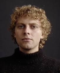 Ashley Thom's Instagram, Twitter & Facebook