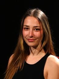 Leila May's Instagram, Twitter & Facebook