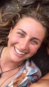 Ampliación: CUERPO DE TURISTA BRITÁNICA ESTABA DESNUDO Y PRESENTA SEÑALES  DE VIOLENCIA! Las autoridades han informado que equipos de búsqueda de la  Policía Nacional Civil PNC y sociedad civil localizaron el cuerpo