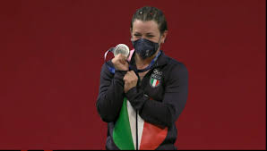 She is trained by alessandro ficco. 9pdijqqmug D M