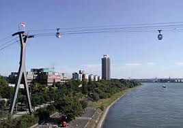 Seit 1957 schweben hier kleine gondeln über den rhein und bieten eine unglaubliche aussicht in alle himmelsrichtungen. Luftseilbahn Wikipedia