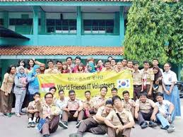 Mengembangkan menejemen berbasis partisipasi dengan menjaga dan menghemat sumber daya alam melalui pelestarian hutan sekolah, mencegah terjadinya pencemaran melalui prinsip 3r (reduce, reuse, recycle). Sman 10 Bogor Menuju Sekolah Favorit Bogor Today