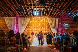 8 Best Unique Tampa Bay Wedding Venues In 2020 Tampa Bay Wedding Industrial Wedding Venues Wedding Venues